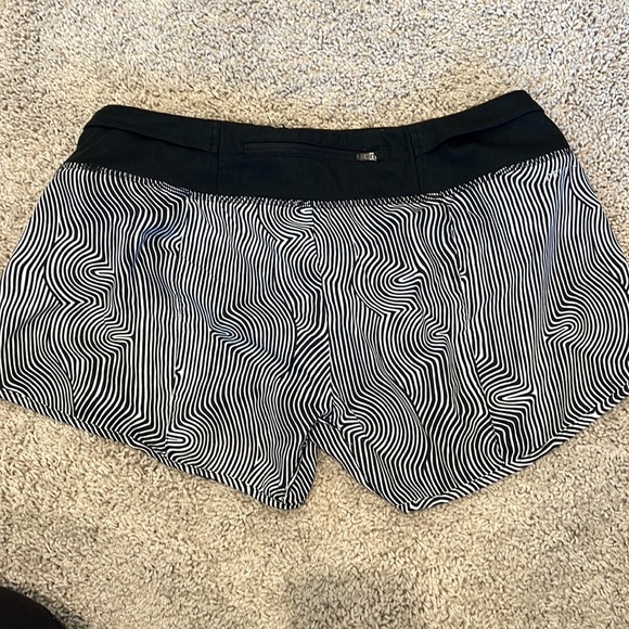 Nike running short. Black and white. Size medium - Picture 2 of 4